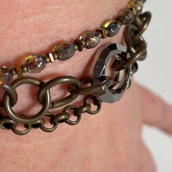 Earthy brass and Czech Crystal & Swarovski ring triple strand bracelet - Picture 4 of 7